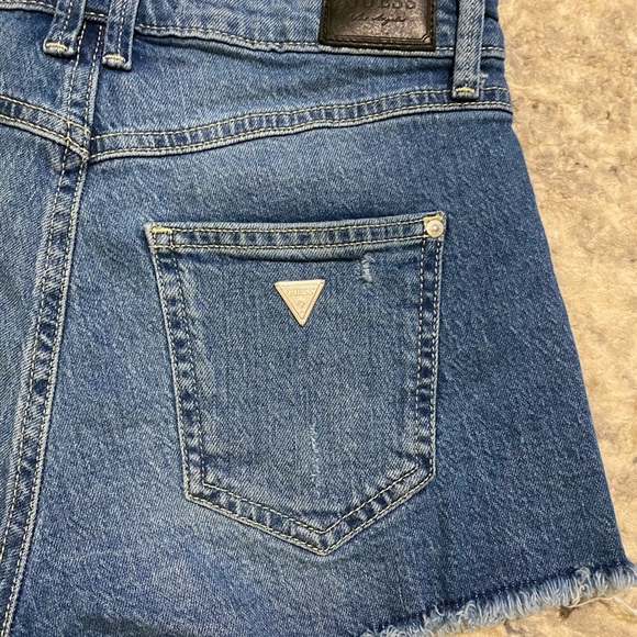 Guess Los Angeles Distressed Shorts - Picture 3 of 8